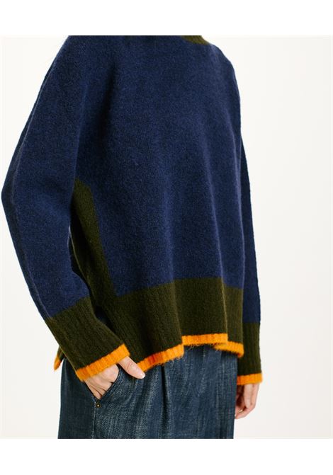 Color block-blue plush-effect inu sweater MOMONI |  | MOKN0360890